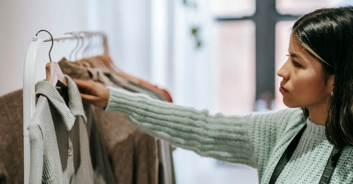 How to Choose Timeless Accessories for Any Outfit